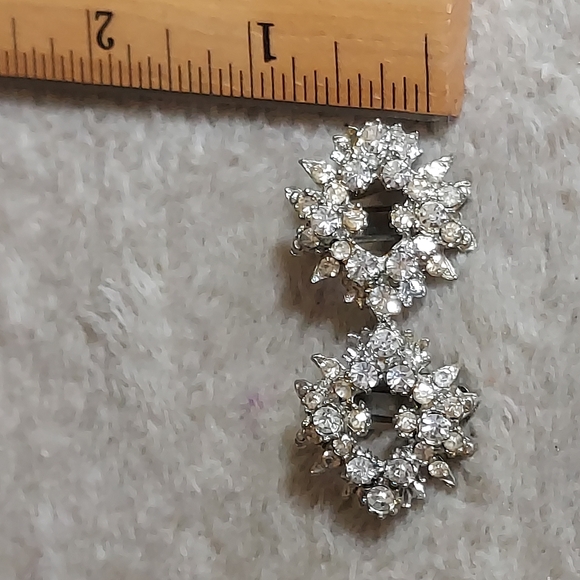 Vintage Elegant Silver Crystal Earrings Clip On - Picture 4 of 14